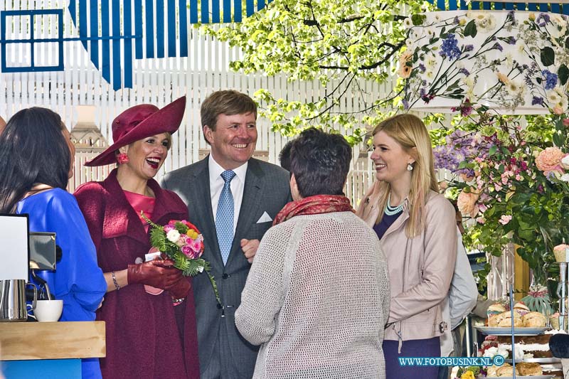 15042730.jpg - Dordrecht:27-04-2015:Dordrecht - 27-april 2015 Eerste-koningsdag-nieuwe-stijl bezoeken Zijne Majesteit Koning Willem-Alexander en Koningin Máxima met hun drie dochters, Prinses Catharina-Amalia (de Prinses van Oranje), Prinses Alexia en Prinses Ariane Dordrecht. ( Foto: Scheffersplein  Made in Dordrecht )Deze digitale foto blijft eigendom van FOTOPERSBURO BUSINK. Wij hanteren de voorwaarden van het N.V.F. en N.V.J. Gebruik van deze foto impliceert dat u bekend bent  en akkoord gaat met deze voorwaarden bij publicatie.EB/ETIENNE BUSINK