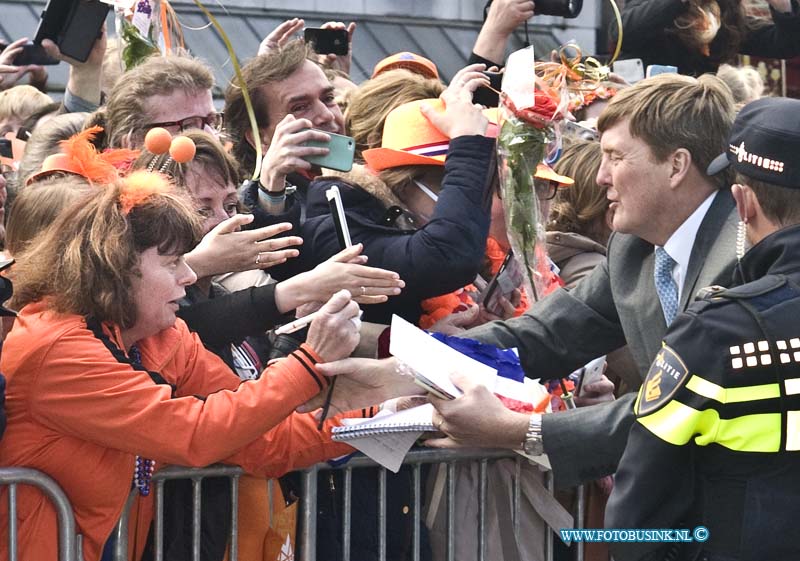 15042736.jpg - Dordrecht:27-04-2015:Dordrecht - 27-april 2015 Eerste-koningsdag-nieuwe-stijl bezoeken Zijne Majesteit Koning Willem-Alexander en Koningin Máxima met hun drie dochters, Prinses Catharina-Amalia (de Prinses van Oranje), Prinses Alexia en Prinses Ariane Dordrecht. ( Foto: Scheffersplein  Made in Dordrecht )Deze digitale foto blijft eigendom van FOTOPERSBURO BUSINK. Wij hanteren de voorwaarden van het N.V.F. en N.V.J. Gebruik van deze foto impliceert dat u bekend bent  en akkoord gaat met deze voorwaarden bij publicatie.EB/ETIENNE BUSINK