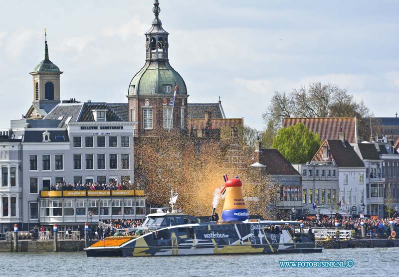 15042737.jpg - Dordrecht:27-04-2015:Dordrecht - 27-april 2015 Eerste-koningsdag-nieuwe-stijl bezoeken Zijne Majesteit Koning Willem-Alexander en Koningin Máxima met hun drie dochters, Prinses Catharina-Amalia (de Prinses van Oranje), Prinses Alexia en Prinses Ariane Dordrecht. ( Foto: De Grande Parade op het Drierivierenpunt- Groot-hoofd)  Deze digitale foto blijft eigendom van FOTOPERSBURO BUSINK. Wij hanteren de voorwaarden van het N.V.F. en N.V.J. Gebruik van deze foto impliceert dat u bekend bent  en akkoord gaat met deze voorwaarden bij publicatie.EB/ETIENNE BUSINK