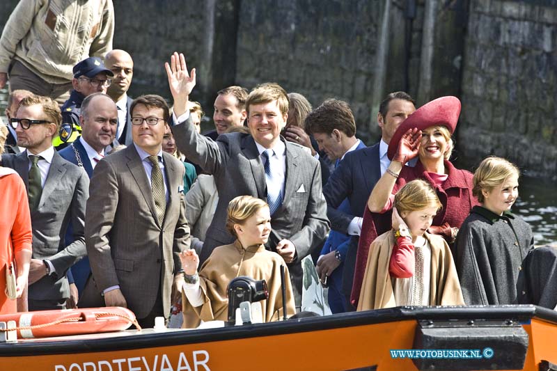 15042740.jpg - Dordrecht:27-04-2015:Dordrecht - 27-april 2015 Eerste-koningsdag-nieuwe-stijl bezoeken Zijne Majesteit Koning Willem-Alexander en Koningin Máxima met hun drie dochters, Prinses Catharina-Amalia (de Prinses van Oranje), Prinses Alexia en Prinses Ariane Dordrecht. ( Foto: Vaarroute over de Wolwevershaven  Nieuwe Haven )  Deze digitale foto blijft eigendom van FOTOPERSBURO BUSINK. Wij hanteren de voorwaarden van het N.V.F. en N.V.J. Gebruik van deze foto impliceert dat u bekend bent  en akkoord gaat met deze voorwaarden bij publicatie.EB/ETIENNE BUSINK