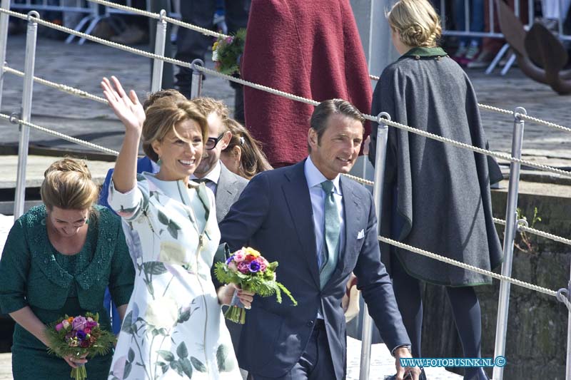 15042742.jpg - Dordrecht:27-04-2015:Dordrecht - 27-april 2015 Eerste-koningsdag-nieuwe-stijl bezoeken Zijne Majesteit Koning Willem-Alexander en Koningin Máxima met hun drie dochters, Prinses Catharina-Amalia (de Prinses van Oranje), Prinses Alexia en Prinses Ariane Dordrecht. ( Foto: Vaarroute over de Wolwevershaven  Nieuwe Haven )  Deze digitale foto blijft eigendom van FOTOPERSBURO BUSINK. Wij hanteren de voorwaarden van het N.V.F. en N.V.J. Gebruik van deze foto impliceert dat u bekend bent  en akkoord gaat met deze voorwaarden bij publicatie.EB/ETIENNE BUSINK