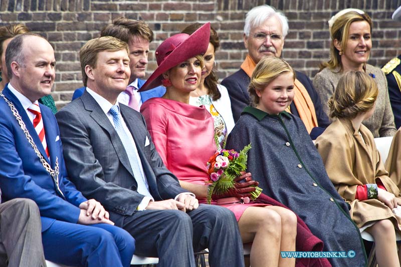 15042743.jpg - Dordrecht:27-04-2015:Dordrecht - 27-april 2015 Eerste-koningsdag-nieuwe-stijl bezoeken Zijne Majesteit Koning Willem-Alexander en Koningin Máxima met hun drie dochters, Prinses Catharina-Amalia (de Prinses van Oranje), Prinses Alexia en Prinses Ariane Dordrecht. ( Foto: Opening Het HOF van NEDERLAND )Deze digitale foto blijft eigendom van FOTOPERSBURO BUSINK. Wij hanteren de voorwaarden van het N.V.F. en N.V.J. Gebruik van deze foto impliceert dat u bekend bent  en akkoord gaat met deze voorwaarden bij publicatie.EB/ETIENNE BUSINK