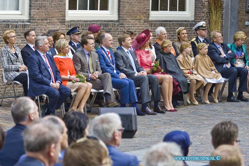 15042744.jpg - Dordrecht:27-04-2015:Dordrecht - 27-april 2015 Eerste-koningsdag-nieuwe-stijl bezoeken Zijne Majesteit Koning Willem-Alexander en Koningin Máxima met hun drie dochters, Prinses Catharina-Amalia (de Prinses van Oranje), Prinses Alexia en Prinses Ariane Dordrecht. ( Foto: Opening Het HOF van NEDERLAND )Deze digitale foto blijft eigendom van FOTOPERSBURO BUSINK. Wij hanteren de voorwaarden van het N.V.F. en N.V.J. Gebruik van deze foto impliceert dat u bekend bent  en akkoord gaat met deze voorwaarden bij publicatie.EB/ETIENNE BUSINK