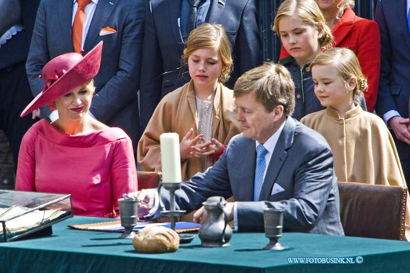 15042745.jpg - Dordrecht:27-04-2015:Dordrecht - 27-april 2015 Eerste-koningsdag-nieuwe-stijl bezoeken Zijne Majesteit Koning Willem-Alexander en Koningin Máxima met hun drie dochters, Prinses Catharina-Amalia (de Prinses van Oranje), Prinses Alexia en Prinses Ariane Dordrecht. ( Foto: Opening Het HOF van NEDERLAND )Deze digitale foto blijft eigendom van FOTOPERSBURO BUSINK. Wij hanteren de voorwaarden van het N.V.F. en N.V.J. Gebruik van deze foto impliceert dat u bekend bent  en akkoord gaat met deze voorwaarden bij publicatie.EB/ETIENNE BUSINK