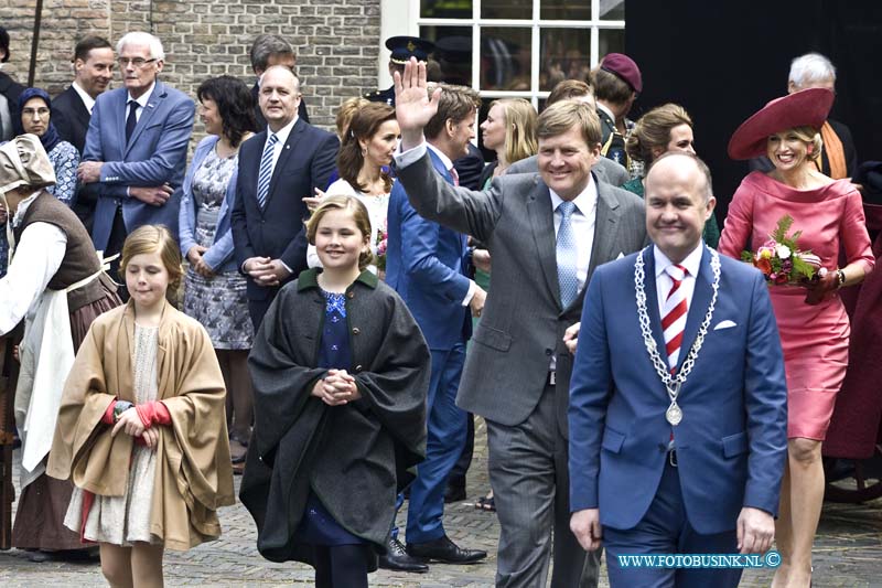 15042748.jpg - Dordrecht:27-04-2015:Dordrecht - 27-april 2015 Eerste-koningsdag-nieuwe-stijl bezoeken Zijne Majesteit Koning Willem-Alexander en Koningin Máxima met hun drie dochters, Prinses Catharina-Amalia (de Prinses van Oranje), Prinses Alexia en Prinses Ariane Dordrecht. ( Foto: Opening Het HOF van NEDERLAND )Deze digitale foto blijft eigendom van FOTOPERSBURO BUSINK. Wij hanteren de voorwaarden van het N.V.F. en N.V.J. Gebruik van deze foto impliceert dat u bekend bent  en akkoord gaat met deze voorwaarden bij publicatie.EB/ETIENNE BUSINK