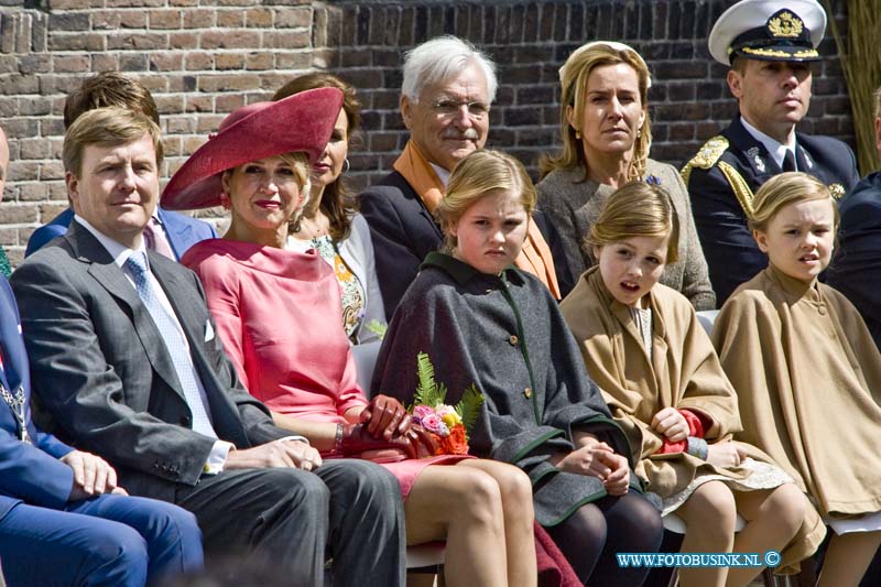 15042751.jpg - Dordrecht:27-04-2015:Dordrecht - 27-april 2015 Eerste-koningsdag-nieuwe-stijl bezoeken Zijne Majesteit Koning Willem-Alexander en Koningin Máxima met hun drie dochters, Prinses Catharina-Amalia (de Prinses van Oranje), Prinses Alexia en Prinses Ariane Dordrecht. ( Foto: Opening Het HOF van NEDERLAND )Deze digitale foto blijft eigendom van FOTOPERSBURO BUSINK. Wij hanteren de voorwaarden van het N.V.F. en N.V.J. Gebruik van deze foto impliceert dat u bekend bent  en akkoord gaat met deze voorwaarden bij publicatie.EB/ETIENNE BUSINK