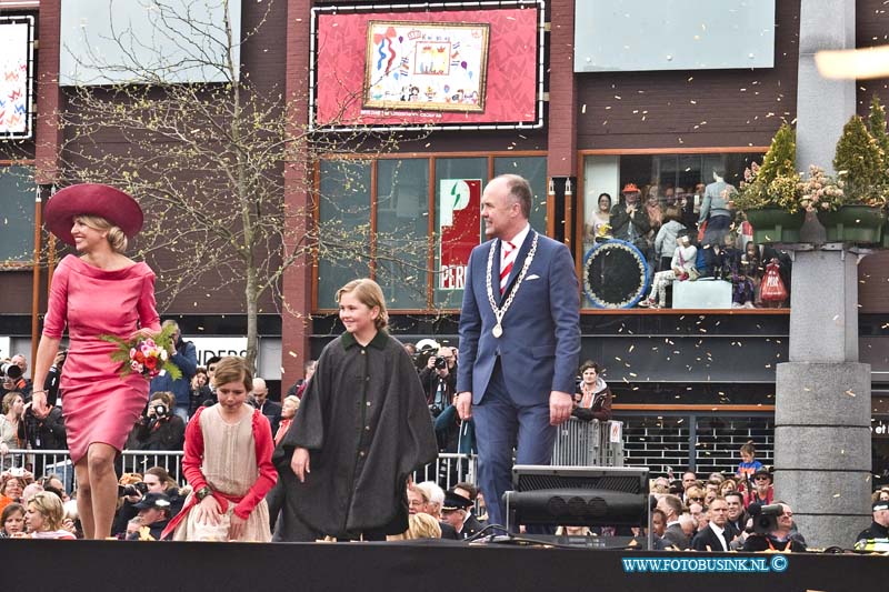 15042755.jpg - Dordrecht:27-04-2015:Dordrecht - 27-april 2015 Eerste-koningsdag-nieuwe-stijl bezoeken Zijne Majesteit Koning Willem-Alexander en Koningin Máxima met hun drie dochters, Prinses Catharina-Amalia (de Prinses van Oranje), Prinses Alexia en Prinses Ariane Dordrecht. ( Foto: Scheffersplein  Made in Dordrecht )Deze digitale foto blijft eigendom van FOTOPERSBURO BUSINK. Wij hanteren de voorwaarden van het N.V.F. en N.V.J. Gebruik van deze foto impliceert dat u bekend bent  en akkoord gaat met deze voorwaarden bij publicatie.EB/ETIENNE BUSINK