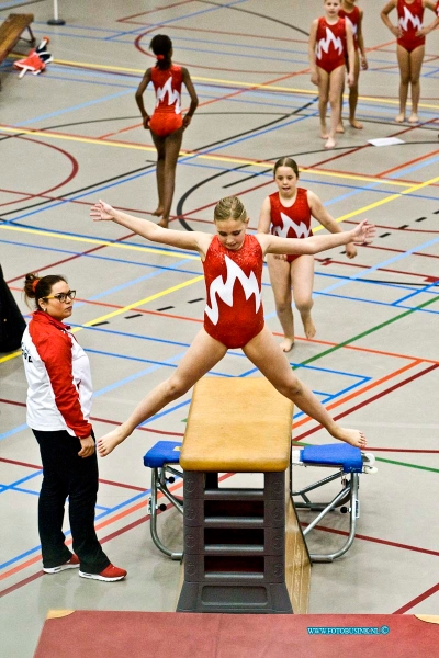 16041602.jpg - DORDRECHT 16 April 2016 In de sportzaal van Sportboulevard Dordrecht was Zaterdag ochtend de Turn Rayon Springwedstrijden. De groepswedstrijd wordt georganiseerd door het Rayon Dordrecht. Aan deze wedstrijd doen 30 ploegen van 10 verenigingen mee uit Dordrecht en omstreken.  Foto: KDO uit DordrechtDeze digitale foto blijft eigendom van FOTOPERSBURO BUSINK. Wij hanteren de voorwaarden van het N.V.F. en N.V.J. Gebruik van deze foto impliceert dat u bekend bent  en akkoord gaat met deze voorwaarden bij publicatie.EB/ETIENNE BUSINK