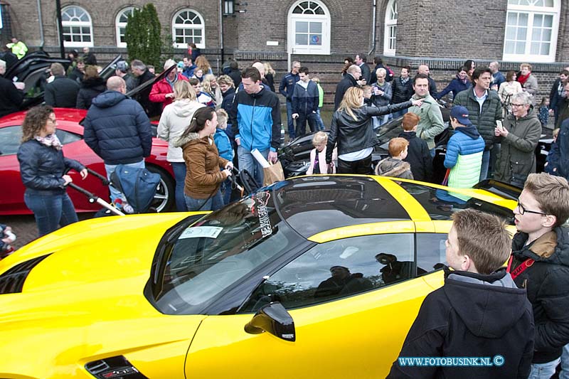 160416529.jpg - SLIEDRECHT - Op zaterdag 16 april 2016 in Sliedrecht werd er vandaag opnieuw het Kids and Cars evenement gehouden.De organisatie had een mooi doel uitgekozen "Stichting Vrienden van het Sophia".kinderen horen niet ziek te zijn, maar helaas is de werkelijkheid anders. Daarom doet de Stichting Vrienden van het Sophia er alles aan om het verblijf van patiëntjes en hun gezin in het ziekenhuis zo aangenaam mogelijk te maken,Tevens draagt de stichting bij aan projecten om vernieuwingen mogelijk te maken, waardoor het Sophia als kinderziekenhuis binnen Europa voorop blijft lopen.In Sliedrecht waren mooie stoere auto te bewonderen.Deze digitale foto blijft eigendom van FOTOPERSBURO BUSINK. Wij hanteren de voorwaarden van het N.V.F. en N.V.J. Gebruik van deze foto impliceert dat u bekend bent  en akkoord gaat met deze voorwaarden bij publicatie.EB/ETIENNE BUSINK