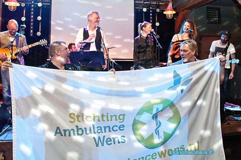 160417537.jpg - Op zondagmiddag 17 april 2016 was er in het Dolhuis in Dordrecht een benefit Concert voor de Stichting Ambulance Wens. Ze proberen zo veel mogelijk geld op te halen voor dit hele mooie doel. De volgende groepen traden geheel belangeloos voor dit doel op : OMD - Crawling Todlers - Barefeet en Leo Schellinger Hij word begeleid door een gelegenheids sessie band.Het benefit Concert werd druk bezocht en er is ook aardig wat geld voor Stichting Ambulance Wens opgehaald.:Deze digitale foto blijft eigendom van FOTOPERSBURO BUSINK. Wij hanteren de voorwaarden van het N.V.F. en N.V.J. Gebruik van deze foto impliceert dat u bekend bent  en akkoord gaat met deze voorwaarden bij publicatie.EB/ETIENNE BUSINK