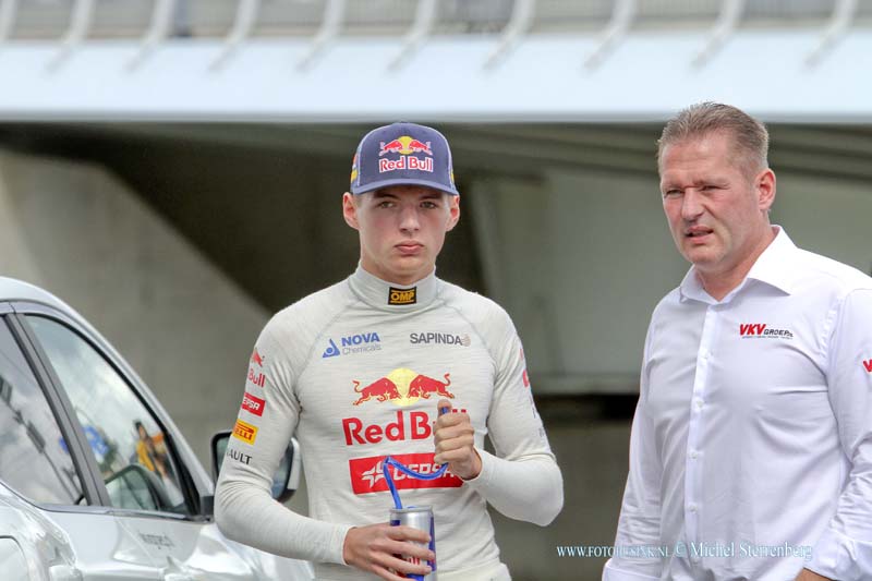 14082902.jpg - FOTOOPDRACHT:Rotterdam:29-08-2014:Formule 1 coureur Max Verstappen bij persdemo City Racing Rotterdam.Deze digitale foto blijft eigendom van FOTOPERSBURO BUSINK. Wij hanteren de voorwaarden van het N.V.F. en N.V.J. Gebruik van deze foto impliceert dat u bekend bent  en akkoord gaat met deze voorwaarden bij publicatie.EB/ETIENNE BUSINK