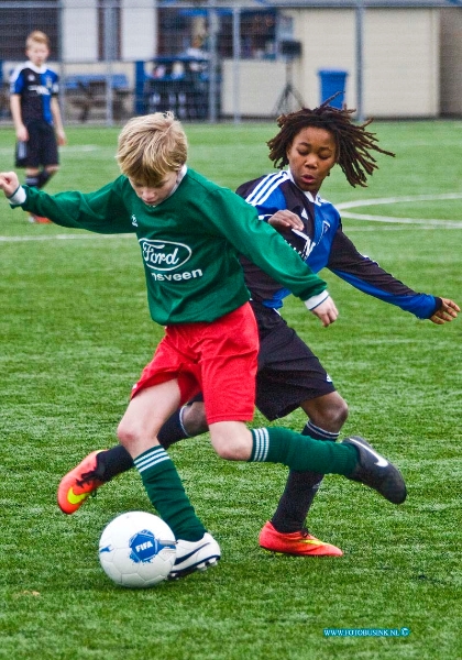 14121307.jpg - FOTOOPDRACHT:Zwijndrecht:13-12-2014:Pelikaan D2 is Kampioen geworden- De Alblas D2  uitslag 4-1 Deze digitale foto blijft eigendom van FOTOPERSBURO BUSINK. Wij hanteren de voorwaarden van het N.V.F. en N.V.J. Gebruik van deze foto impliceert dat u bekend bent  en akkoord gaat met deze voorwaarden bij publicatie.EB/ETIENNE BUSINK