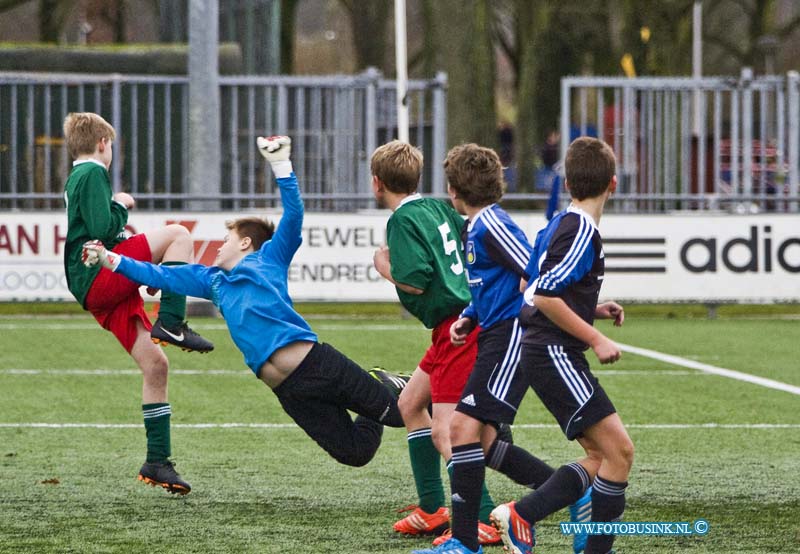 14121308.jpg - FOTOOPDRACHT:Zwijndrecht:13-12-2014:Pelikaan D2 is Kampioen geworden- De Alblas D2  uitslag 4-1 Deze digitale foto blijft eigendom van FOTOPERSBURO BUSINK. Wij hanteren de voorwaarden van het N.V.F. en N.V.J. Gebruik van deze foto impliceert dat u bekend bent  en akkoord gaat met deze voorwaarden bij publicatie.EB/ETIENNE BUSINK