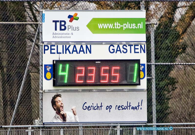 14121309.jpg - FOTOOPDRACHT:Zwijndrecht:13-12-2014:Pelikaan D2 is Kampioen geworden- De Alblas D2  uitslag 4-1 Deze digitale foto blijft eigendom van FOTOPERSBURO BUSINK. Wij hanteren de voorwaarden van het N.V.F. en N.V.J. Gebruik van deze foto impliceert dat u bekend bent  en akkoord gaat met deze voorwaarden bij publicatie.EB/ETIENNE BUSINK