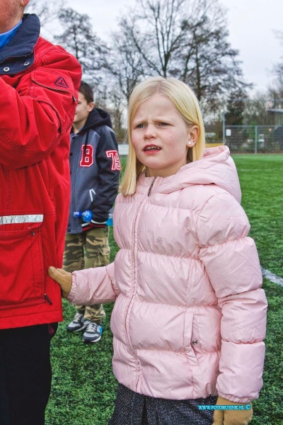 14121311.jpg - FOTOOPDRACHT:Zwijndrecht:13-12-2014:Pelikaan D2 is Kampioen geworden- De Alblas D2  uitslag 4-1 Deze digitale foto blijft eigendom van FOTOPERSBURO BUSINK. Wij hanteren de voorwaarden van het N.V.F. en N.V.J. Gebruik van deze foto impliceert dat u bekend bent  en akkoord gaat met deze voorwaarden bij publicatie.EB/ETIENNE BUSINK