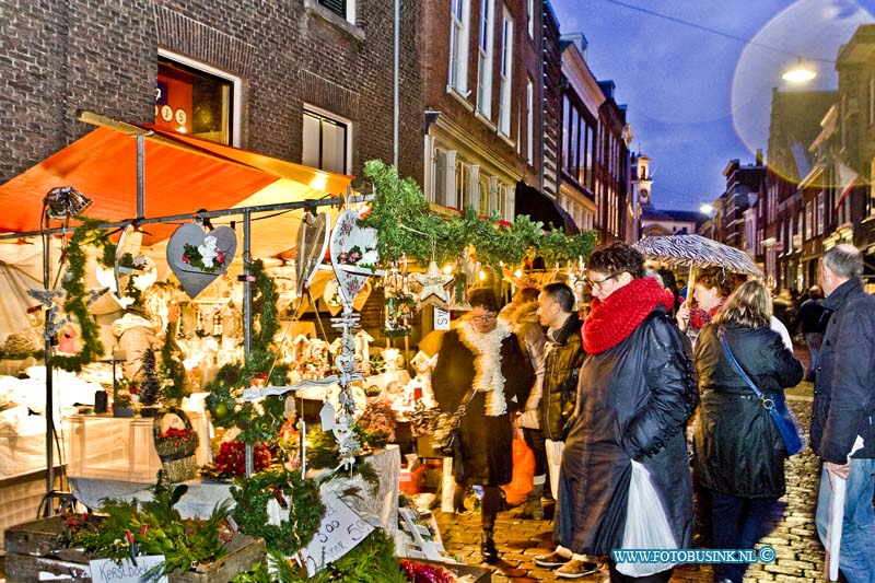 14121315.jpg - FOTOOPDRACHT:Dordrecht:13-13-2014:Kerstmarkt 2014 DordrechtDeze digitale foto blijft eigendom van FOTOPERSBURO BUSINK. Wij hanteren de voorwaarden van het N.V.F. en N.V.J. Gebruik van deze foto impliceert dat u bekend bent  en akkoord gaat met deze voorwaarden bij publicatie.EB/ETIENNE BUSINK