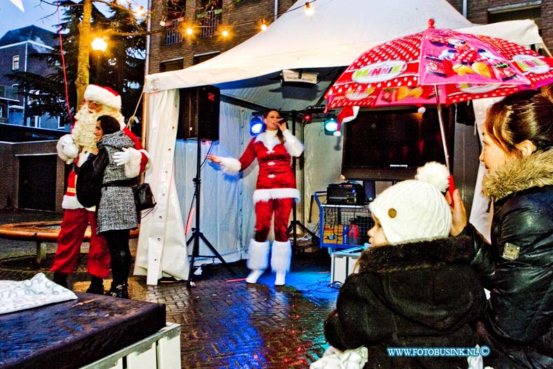14121317.jpg - FOTOOPDRACHT:Dordrecht:13-13-2014:Kerstmarkt 2014 DordrechtDeze digitale foto blijft eigendom van FOTOPERSBURO BUSINK. Wij hanteren de voorwaarden van het N.V.F. en N.V.J. Gebruik van deze foto impliceert dat u bekend bent  en akkoord gaat met deze voorwaarden bij publicatie.EB/ETIENNE BUSINK