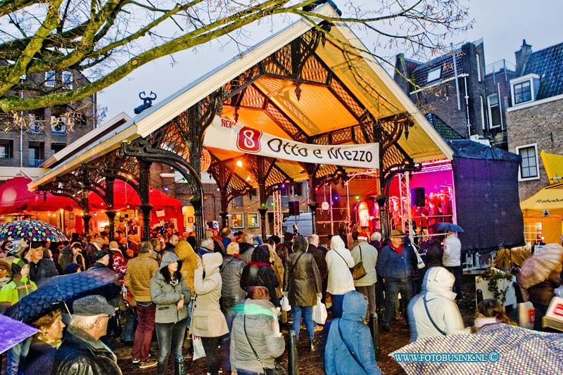 14121318.jpg - FOTOOPDRACHT:Dordrecht:13-13-2014:Kerstmarkt 2014 DordrechtDeze digitale foto blijft eigendom van FOTOPERSBURO BUSINK. Wij hanteren de voorwaarden van het N.V.F. en N.V.J. Gebruik van deze foto impliceert dat u bekend bent  en akkoord gaat met deze voorwaarden bij publicatie.EB/ETIENNE BUSINK