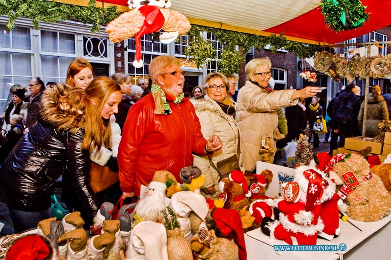 14121321.jpg - FOTOOPDRACHT:Dordrecht:13-13-2014:Kerstmarkt 2014 DordrechtDeze digitale foto blijft eigendom van FOTOPERSBURO BUSINK. Wij hanteren de voorwaarden van het N.V.F. en N.V.J. Gebruik van deze foto impliceert dat u bekend bent  en akkoord gaat met deze voorwaarden bij publicatie.EB/ETIENNE BUSINK