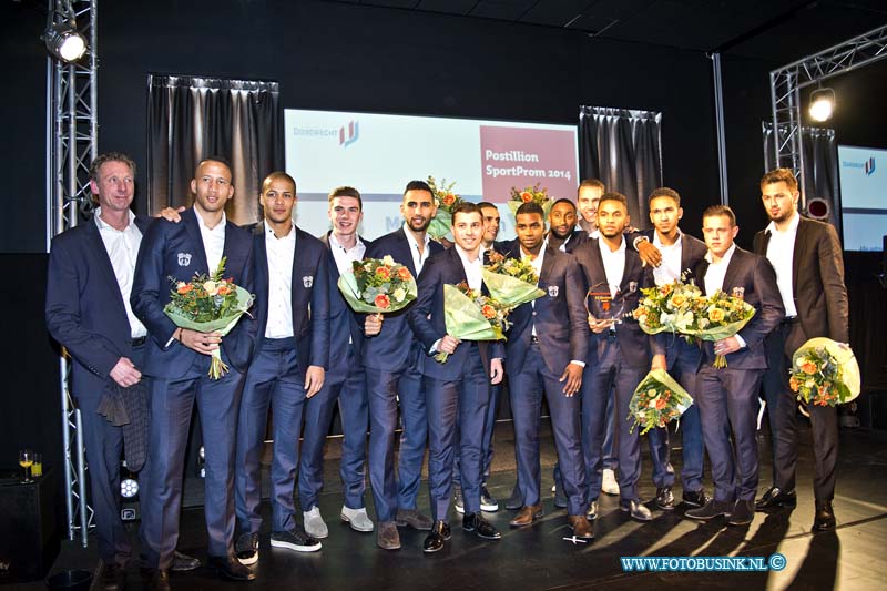 15021103.jpg - FOTOOPDRACHT:Dordrecht:11-02-2015:De prijs voor Sportploeg 2014 ging naar het eerste team van FC Dordrecht. Voetballer Calvin Verdonk won de prijs voor Sporttalent 2014. Dit maakte de jury bekend op woensdagavond 11 februari 2015 tijdens de jaarlijkse sportverkiezing SportProm. Deze digitale foto blijft eigendom van FOTOPERSBURO BUSINK. Wij hanteren de voorwaarden van het N.V.F. en N.V.J. Gebruik van deze foto impliceert dat u bekend bent  en akkoord gaat met deze voorwaarden bij publicatie.EB/ETIENNE BUSINK