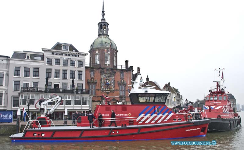 15021202.jpg - FOTOOPDRACHT:Dordrecht:12-02-2015:Donderdag 12 februari vindt de doop plaats van de nieuwe blusboot voor de brandweer Zuid-Holland Zuid aan het Groothoofd/Boomstraat 32.  De huidige blusboot, de Zuid-Holland, is ruim 30 jaar oud en aan vervanging toe.  De doop wordt verricht door mevrouw Schutte.Deze digitale foto blijft eigendom van FOTOPERSBURO BUSINK. Wij hanteren de voorwaarden van het N.V.F. en N.V.J. Gebruik van deze foto impliceert dat u bekend bent  en akkoord gaat met deze voorwaarden bij publicatie.EB/ETIENNE BUSINK