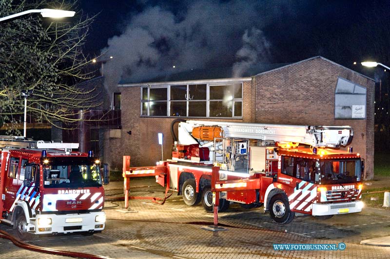 15021401.jpg - FOTOOPDRACHT:Dordrecht:14-02-2015:Zaterdag 14 februari 2015 vroeg in de ochtend is er brand uitgebroken in de boven zaal nabij de bar van het voormalig Sportschool complex Budokai Vleesenbeek aan de Zuidendijk 211a in Dordrecht. Er huist nu een vadergoep in het pand en diverse andere vereningen waaronder een muziekkorps. Over de toedracht van de brand is nog niet bekend. Deze digitale foto blijft eigendom van FOTOPERSBURO BUSINK. Wij hanteren de voorwaarden van het N.V.F. en N.V.J. Gebruik van deze foto impliceert dat u bekend bent  en akkoord gaat met deze voorwaarden bij publicatie.EB/ETIENNE BUSINK