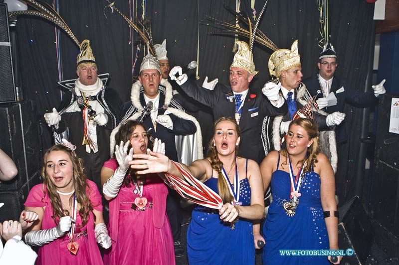 15021412.jpg - FOTOOPDRACHT:Dordrecht :14-02-2015:Carnavals feest bij Brasserie-Sociëteit De Schaapskooi in Krommedijk 210 Carnavalsvereniging de Schenkeltrappers en Carnavalsgilde Nar Veure, organiseren wederom het Narretrappersbal.Deze digitale foto blijft eigendom van FOTOPERSBURO BUSINK. Wij hanteren de voorwaarden van het N.V.F. en N.V.J. Gebruik van deze foto impliceert dat u bekend bent  en akkoord gaat met deze voorwaarden bij publicatie.EB/ETIENNE BUSINK