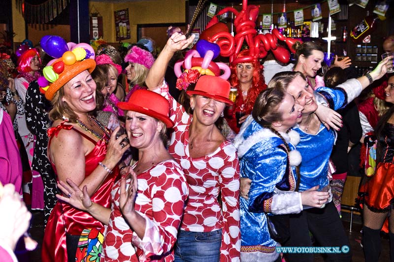 15021414.jpg - FOTOOPDRACHT:Dordrecht :14-02-2015:Carnavals feest bij Brasserie-Sociëteit De Schaapskooi in Krommedijk 210 Carnavalsvereniging de Schenkeltrappers en Carnavalsgilde Nar Veure, organiseren wederom het Narretrappersbal.Deze digitale foto blijft eigendom van FOTOPERSBURO BUSINK. Wij hanteren de voorwaarden van het N.V.F. en N.V.J. Gebruik van deze foto impliceert dat u bekend bent  en akkoord gaat met deze voorwaarden bij publicatie.EB/ETIENNE BUSINK