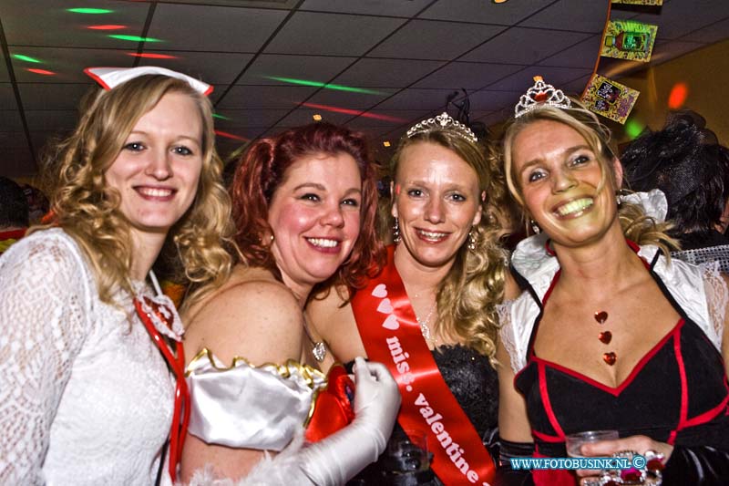 15021416.jpg - FOTOOPDRACHT:Dordrecht :14-02-2015:Carnavals feest bij Brasserie-Sociëteit De Schaapskooi in Krommedijk 210 Carnavalsvereniging de Schenkeltrappers en Carnavalsgilde Nar Veure, organiseren wederom het Narretrappersbal.Deze digitale foto blijft eigendom van FOTOPERSBURO BUSINK. Wij hanteren de voorwaarden van het N.V.F. en N.V.J. Gebruik van deze foto impliceert dat u bekend bent  en akkoord gaat met deze voorwaarden bij publicatie.EB/ETIENNE BUSINK