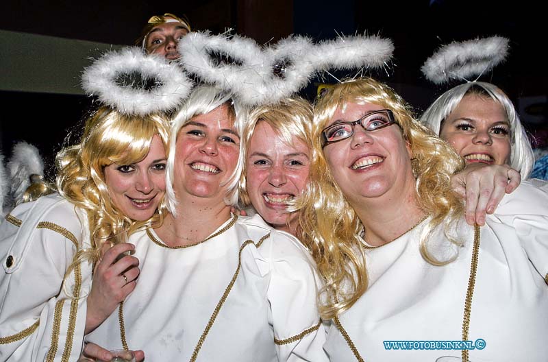 15021419.jpg - FOTOOPDRACHT:Dordrecht :14-02-2015:Carnavals feest bij Brasserie-Sociëteit De Schaapskooi in Krommedijk 210 Carnavalsvereniging de Schenkeltrappers en Carnavalsgilde Nar Veure, organiseren wederom het Narretrappersbal.Deze digitale foto blijft eigendom van FOTOPERSBURO BUSINK. Wij hanteren de voorwaarden van het N.V.F. en N.V.J. Gebruik van deze foto impliceert dat u bekend bent  en akkoord gaat met deze voorwaarden bij publicatie.EB/ETIENNE BUSINK