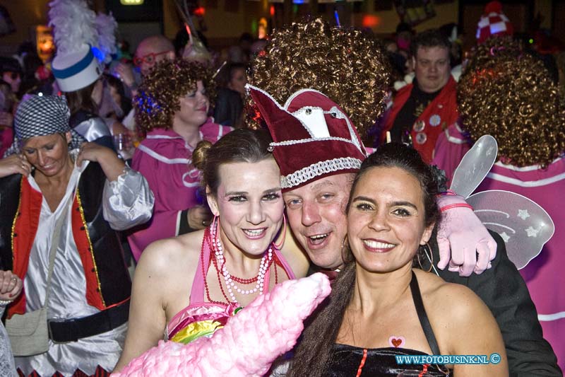 15021420.jpg - FOTOOPDRACHT:Dordrecht :14-02-2015:Carnavals feest bij Brasserie-Sociëteit De Schaapskooi in Krommedijk 210 Carnavalsvereniging de Schenkeltrappers en Carnavalsgilde Nar Veure, organiseren wederom het Narretrappersbal.Deze digitale foto blijft eigendom van FOTOPERSBURO BUSINK. Wij hanteren de voorwaarden van het N.V.F. en N.V.J. Gebruik van deze foto impliceert dat u bekend bent  en akkoord gaat met deze voorwaarden bij publicatie.EB/ETIENNE BUSINK