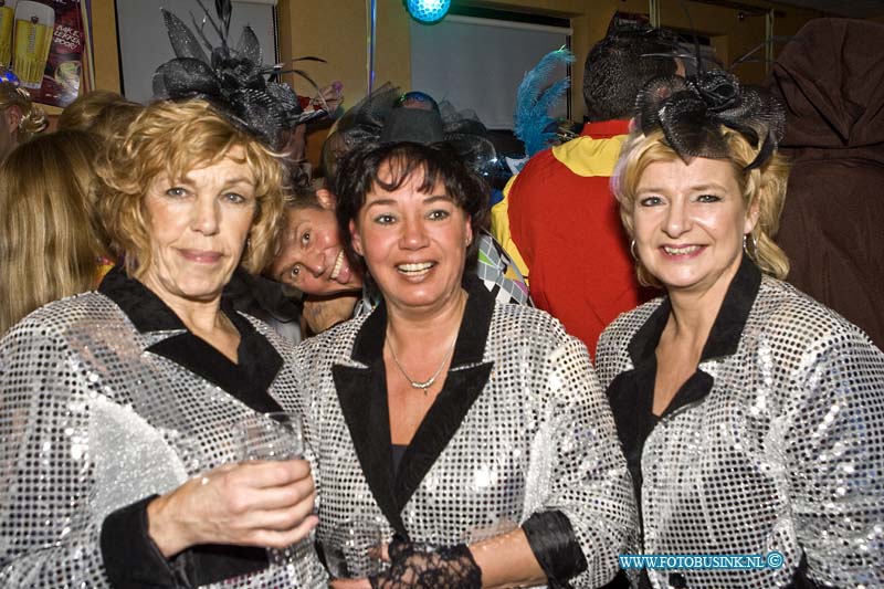 15021424.jpg - FOTOOPDRACHT:Dordrecht :14-02-2015:Carnavals feest bij Brasserie-Sociëteit De Schaapskooi in Krommedijk 210 Carnavalsvereniging de Schenkeltrappers en Carnavalsgilde Nar Veure, organiseren wederom het Narretrappersbal.Deze digitale foto blijft eigendom van FOTOPERSBURO BUSINK. Wij hanteren de voorwaarden van het N.V.F. en N.V.J. Gebruik van deze foto impliceert dat u bekend bent  en akkoord gaat met deze voorwaarden bij publicatie.EB/ETIENNE BUSINK