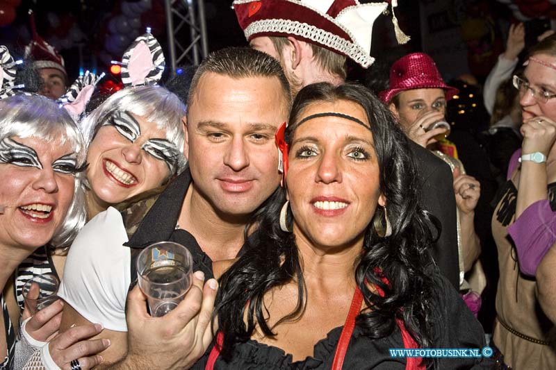 15021428.jpg - FOTOOPDRACHT:Dordrecht :14-02-2015:Carnavals feest bij Brasserie-Sociëteit De Schaapskooi in Krommedijk 210 Carnavalsvereniging de Schenkeltrappers en Carnavalsgilde Nar Veure, organiseren wederom het Narretrappersbal.Deze digitale foto blijft eigendom van FOTOPERSBURO BUSINK. Wij hanteren de voorwaarden van het N.V.F. en N.V.J. Gebruik van deze foto impliceert dat u bekend bent  en akkoord gaat met deze voorwaarden bij publicatie.EB/ETIENNE BUSINK