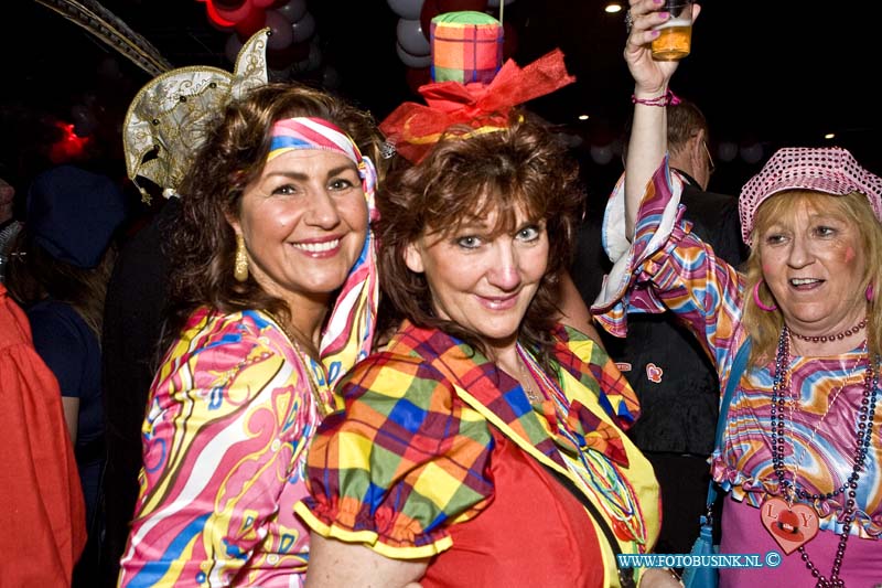 15021429.jpg - FOTOOPDRACHT:Dordrecht :14-02-2015:Carnavals feest bij Brasserie-Sociëteit De Schaapskooi in Krommedijk 210 Carnavalsvereniging de Schenkeltrappers en Carnavalsgilde Nar Veure, organiseren wederom het Narretrappersbal.Deze digitale foto blijft eigendom van FOTOPERSBURO BUSINK. Wij hanteren de voorwaarden van het N.V.F. en N.V.J. Gebruik van deze foto impliceert dat u bekend bent  en akkoord gaat met deze voorwaarden bij publicatie.EB/ETIENNE BUSINK