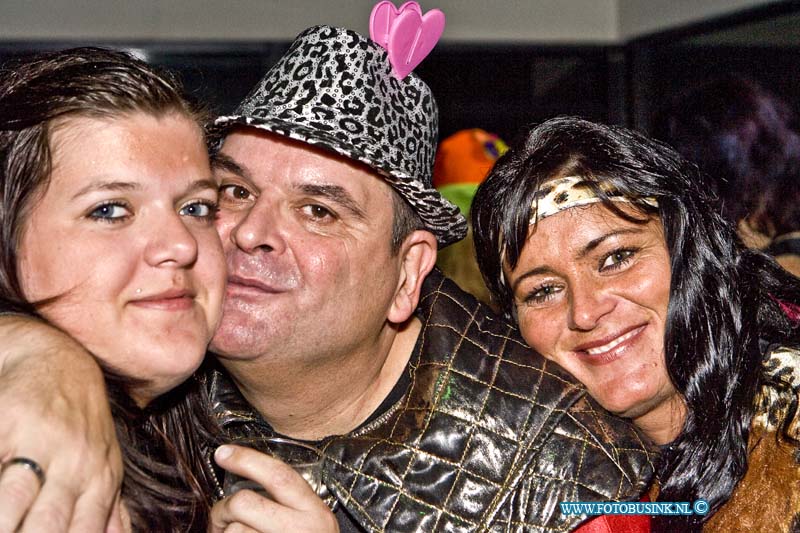 15021430.jpg - FOTOOPDRACHT:Dordrecht :14-02-2015:Carnavals feest bij Brasserie-Sociëteit De Schaapskooi in Krommedijk 210 Carnavalsvereniging de Schenkeltrappers en Carnavalsgilde Nar Veure, organiseren wederom het Narretrappersbal.Deze digitale foto blijft eigendom van FOTOPERSBURO BUSINK. Wij hanteren de voorwaarden van het N.V.F. en N.V.J. Gebruik van deze foto impliceert dat u bekend bent  en akkoord gaat met deze voorwaarden bij publicatie.EB/ETIENNE BUSINK