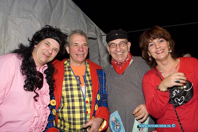 15021432.jpg - FOTOOPDRACHT:Dordrecht :14-02-2015:Carnavals feest bij Brasserie-Sociëteit De Schaapskooi in Krommedijk 210 Carnavalsvereniging de Schenkeltrappers en Carnavalsgilde Nar Veure, organiseren wederom het Narretrappersbal.Deze digitale foto blijft eigendom van FOTOPERSBURO BUSINK. Wij hanteren de voorwaarden van het N.V.F. en N.V.J. Gebruik van deze foto impliceert dat u bekend bent  en akkoord gaat met deze voorwaarden bij publicatie.EB/ETIENNE BUSINK