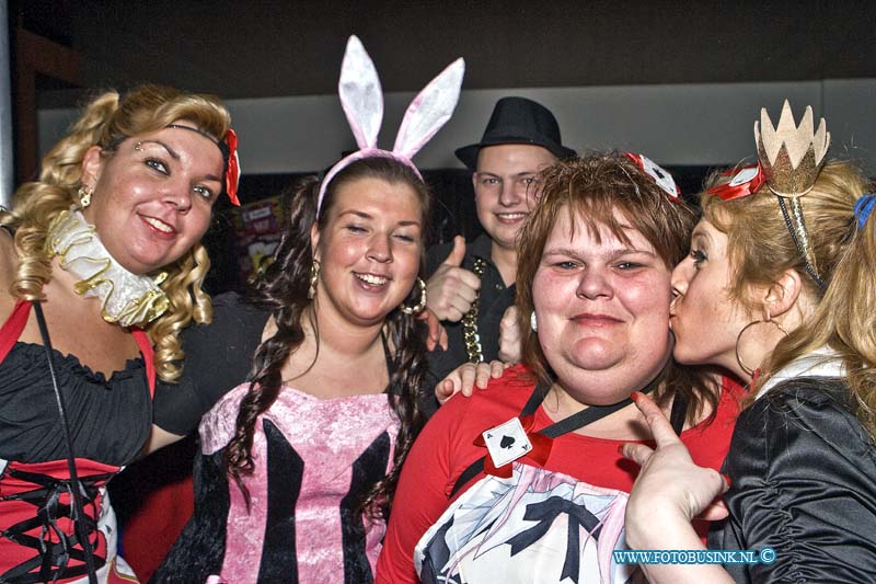 15021436.jpg - FOTOOPDRACHT:Dordrecht :14-02-2015:Carnavals feest bij Brasserie-Sociëteit De Schaapskooi in Krommedijk 210 Carnavalsvereniging de Schenkeltrappers en Carnavalsgilde Nar Veure, organiseren wederom het Narretrappersbal.Deze digitale foto blijft eigendom van FOTOPERSBURO BUSINK. Wij hanteren de voorwaarden van het N.V.F. en N.V.J. Gebruik van deze foto impliceert dat u bekend bent  en akkoord gaat met deze voorwaarden bij publicatie.EB/ETIENNE BUSINK