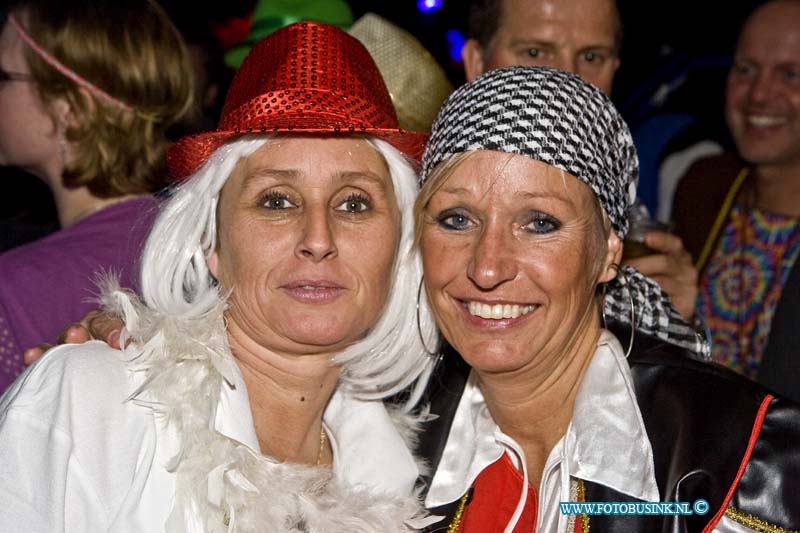 15021438.jpg - FOTOOPDRACHT:Dordrecht :14-02-2015:Carnavals feest bij Brasserie-Sociëteit De Schaapskooi in Krommedijk 210 Carnavalsvereniging de Schenkeltrappers en Carnavalsgilde Nar Veure, organiseren wederom het Narretrappersbal.Deze digitale foto blijft eigendom van FOTOPERSBURO BUSINK. Wij hanteren de voorwaarden van het N.V.F. en N.V.J. Gebruik van deze foto impliceert dat u bekend bent  en akkoord gaat met deze voorwaarden bij publicatie.EB/ETIENNE BUSINK