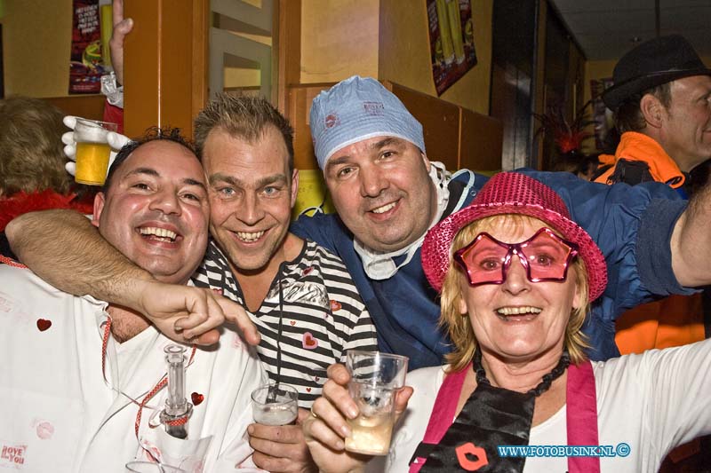 15021441.jpg - FOTOOPDRACHT:Dordrecht :14-02-2015:Carnavals feest bij Brasserie-Sociëteit De Schaapskooi in Krommedijk 210 Carnavalsvereniging de Schenkeltrappers en Carnavalsgilde Nar Veure, organiseren wederom het Narretrappersbal.Deze digitale foto blijft eigendom van FOTOPERSBURO BUSINK. Wij hanteren de voorwaarden van het N.V.F. en N.V.J. Gebruik van deze foto impliceert dat u bekend bent  en akkoord gaat met deze voorwaarden bij publicatie.EB/ETIENNE BUSINK