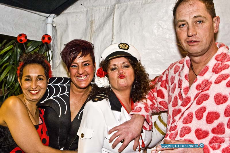 15021444.jpg - FOTOOPDRACHT:Dordrecht :14-02-2015:Carnavals feest bij Brasserie-Sociëteit De Schaapskooi in Krommedijk 210 Carnavalsvereniging de Schenkeltrappers en Carnavalsgilde Nar Veure, organiseren wederom het Narretrappersbal.Deze digitale foto blijft eigendom van FOTOPERSBURO BUSINK. Wij hanteren de voorwaarden van het N.V.F. en N.V.J. Gebruik van deze foto impliceert dat u bekend bent  en akkoord gaat met deze voorwaarden bij publicatie.EB/ETIENNE BUSINK