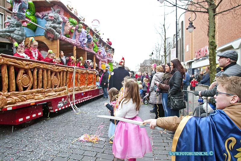 160206565.jpg - Dordrecht - Op zaterdag 6 februari 2016 was het een groot carnavalsfeest in de binnnenstad van Dordrecht.Diverse versierde wagens waren er tijdens de optocht te zien.De organisatie had regels opgesteld dat je geen aanstotende teksten mocht hebben.Twee I.S strijders op een brommer hadden daarom een aangepaste tekst neer gezet.Deze digitale foto blijft eigendom van FOTOPERSBURO BUSINK. Wij hanteren de voorwaarden van het N.V.F. en N.V.J. Gebruik van deze foto impliceert dat u bekend bent  en akkoord gaat met deze voorwaarden bij publicatie.EB/ETIENNE BUSINK