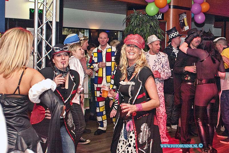 160206776.jpg - DORDRECHT - De carnavalsverenigingen Nar Veure en De Schenkeltrappers organiseerde zaterdag 6 februari het bekende Narretrappersbal bij FC Dordrecht.Net als voorgaande jaren was het feest in de zalen van de Business Club en de Schaapskooi weer vele feestgangers werden getrakteerd op muziek van een feestzangers, djs en diverse Dordtse blaaskapellen. Dit jaar staat het Narretrappersbal in het teken van 'Super Heroes'. Deze digitale foto blijft eigendom van FOTOPERSBURO BUSINK. Wij hanteren de voorwaarden van het N.V.F. en N.V.J. Gebruik van deze foto impliceert dat u bekend bent  en akkoord gaat met deze voorwaarden bij publicatie.EB/ETIENNE BUSINK