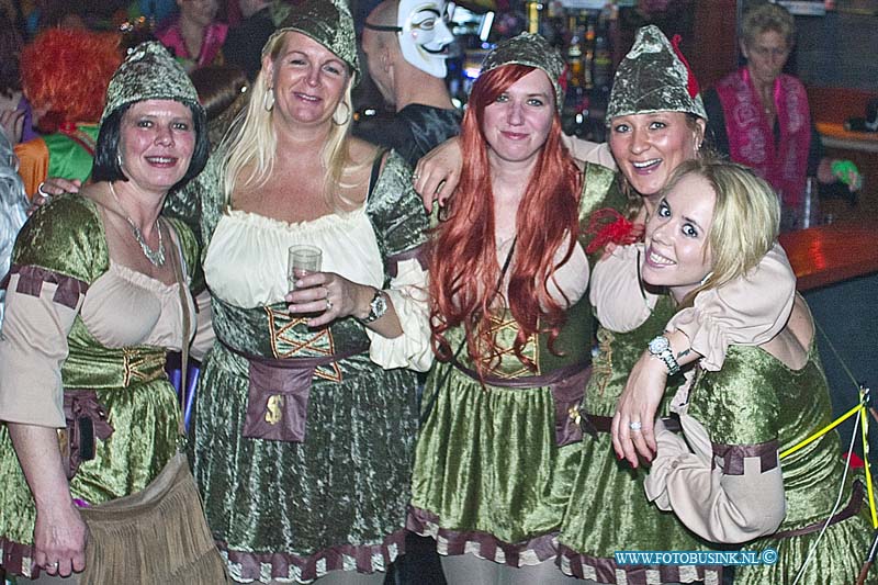 160206798.jpg - DORDRECHT - De carnavalsverenigingen Nar Veure en De Schenkeltrappers organiseerde zaterdag 6 februari het bekende Narretrappersbal bij FC Dordrecht.Net als voorgaande jaren was het feest in de zalen van de Business Club en de Schaapskooi weer vele feestgangers werden getrakteerd op muziek van een feestzangers, djs en diverse Dordtse blaaskapellen. Dit jaar staat het Narretrappersbal in het teken van 'Super Heroes'. Deze digitale foto blijft eigendom van FOTOPERSBURO BUSINK. Wij hanteren de voorwaarden van het N.V.F. en N.V.J. Gebruik van deze foto impliceert dat u bekend bent  en akkoord gaat met deze voorwaarden bij publicatie.EB/ETIENNE BUSINK