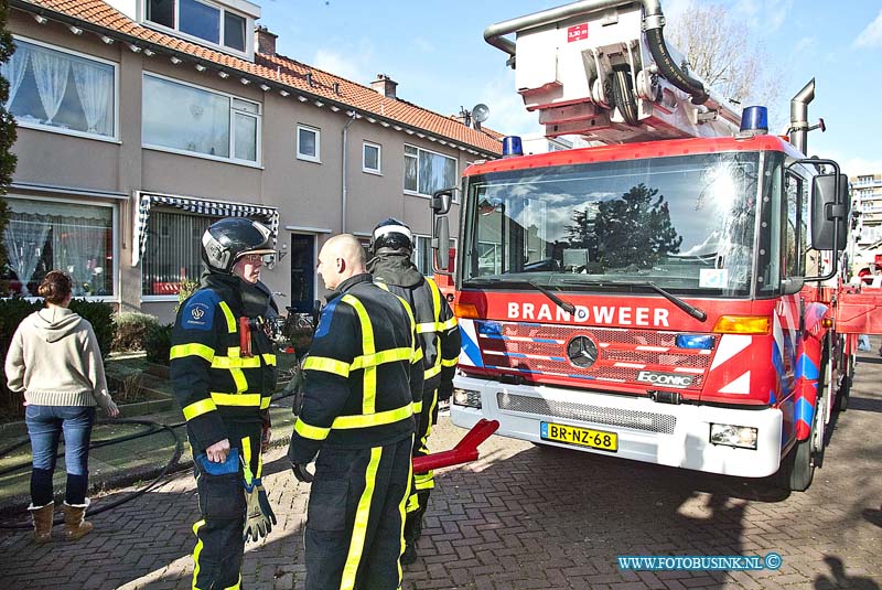 160207508.jpg - DORDRECHT - Op zondag 7 februari 2016 werd de brandweer van Dordrecht opgeroepen voor een zolderbrand in een woning aan de Van Conventstraat in Dordrecht.Diversen hulpdiensten de Brandweer met diverse voertuigen , een aantal politie eenheden en een ambulance.De bewoners konden op tijd het pand verlaten maar een bewoners moest voor rook in teademen na gekeken worden door het ambulancepersoneel.De brandweer kon door snel ingrijpen erger voorkomen en gaf snel het sein brandmeesterDoor de brand is er in de woning aardig wat schade ontstaan Salvage kwam hiervoor om de bewoners te ondersteunen.Deze digitale foto blijft eigendom van FOTOPERSBURO BUSINK. Wij hanteren de voorwaarden van het N.V.F. en N.V.J. Gebruik van deze foto impliceert dat u bekend bent  en akkoord gaat met deze voorwaarden bij publicatie.EB/ETIENNE BUSINK