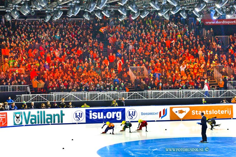 16021201.jpg - DORDRECHT 12 Februari 2016  ISU WORLD CUP SHORTTRACK zon 2400 Dordtse kinderen en jongeren brachten een bezoek aan het WC Shorttrack aan de Sportboulevard. Om deze sport van top tot teen te beleven, de tribunes waren tot aan de nok gevuld en bij elke wedstrijd was er luid gejuicht  te horen om de shorttrackers aan te moedigen.Deze digitale foto blijft eigendom van FOTOPERSBURO BUSINK. Wij hanteren de voorwaarden van het N.V.F. en N.V.J. Gebruik van deze foto impliceert dat u bekend bent  en akkoord gaat met deze voorwaarden bij publicatie.EB/ETIENNE BUSINK