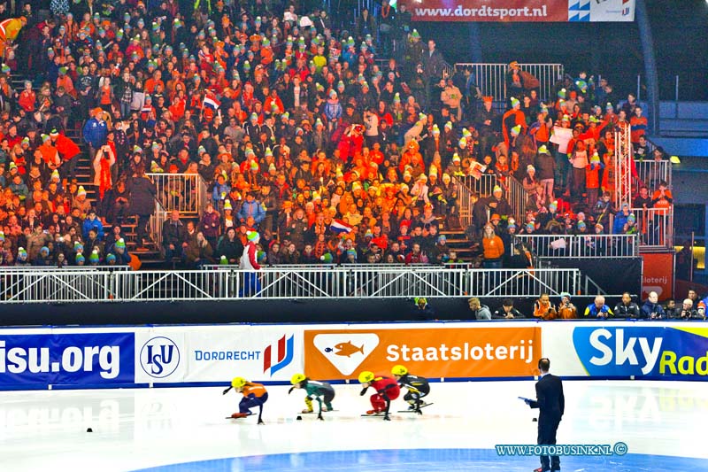 16021204.jpg - DORDRECHT 12 Februari 2016  ISU WORLD CUP SHORTTRACK zon 2400 Dordtse kinderen en jongeren brachten een bezoek aan het WC Shorttrack aan de Sportboulevard. Om deze sport van top tot teen te beleven, de tribunes waren tot aan de nok gevuld en bij elke wedstrijd was er luid gejuicht  te horen om de shorttrackers aan te moedigen.Deze digitale foto blijft eigendom van FOTOPERSBURO BUSINK. Wij hanteren de voorwaarden van het N.V.F. en N.V.J. Gebruik van deze foto impliceert dat u bekend bent  en akkoord gaat met deze voorwaarden bij publicatie.EB/ETIENNE BUSINK