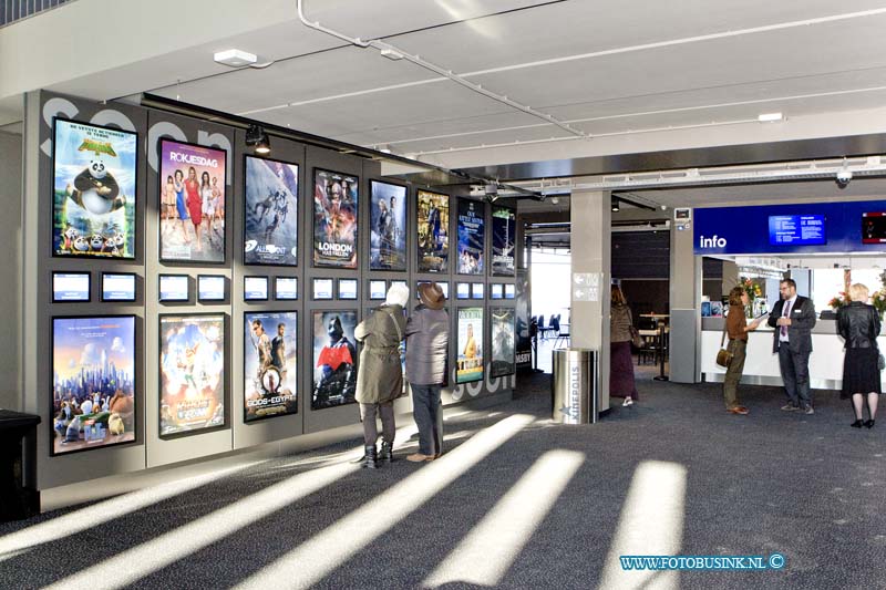 16021702.jpg - DORDRECHT 17 februari 2016 Vandaag wordt het eerste nieuwbouwproject van Kinepolis in Nederland plechtig geopend, in aanwezigheid van Eddy Duquenne en Joost Bert, CEO's Kinepolis Group, en wethouders P.H. Sleeking en J. Mos van de gemeente Dordrecht. Kinepolis Dordrecht telt 6 zalen en 1.200 zitplaatsen en heeft de ambitie ruim 300.000 bezoekers per jaar te ontvangen.   Eddy Duquenne, CEO Kinepolis Group: "Het is bijna tien jaar geleden dat wij een nieuw gebouwde bioscoop mochten openen en het is fantastisch dit te kunnen doen in een dynamische stad als Dordrecht, op deze prachtige locatie aan het Wantij. De bioscoop sluit perfect aan bij de Dordtse stadsontwikkeling en wij zijn blij de Dordtenaren een divers film- en cultuuraanbod en de unieke Kinepolis-beleving aan te kunnen bieden, 'the ultimate movie experience'."  Deze digitale foto blijft eigendom van FOTOPERSBURO BUSINK. Wij hanteren de voorwaarden van het N.V.F. en N.V.J. Gebruik van deze foto impliceert dat u bekend bent  en akkoord gaat met deze voorwaarden bij publicatie.EB/ETIENNE BUSINK