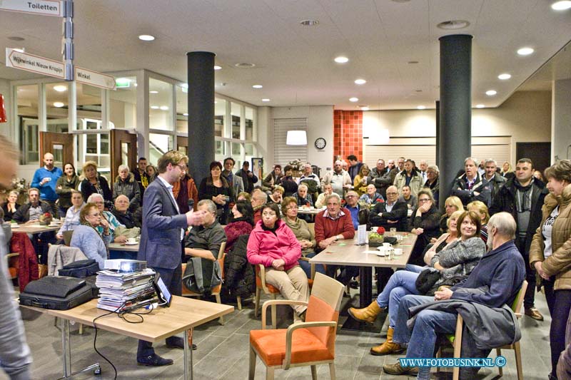 16021706.jpg - DORDRECHT 17 Februari 2016 Afgelopen woensdag avond was er in het wijkcentrum De Prinsemarij aan de Nassauweg in de wijk Nieuw Krispijn een bijeenkomst avond voor wijk bewoners, na aanleiding van een brief met een enquête die de gemeente Dordrecht rond heeft gestuurd in de wijk Nieuw Krispijn over een parkeerproblemen in de wijk, en de oplossing om betaald parkeren in te voeren incl. parkeervergunningen. Na 2 minuten bleek bij de massale opkomst al dat dit geen goed idee was, en dat er eigenlijk geen parkeer probleem is, maar een van parkeer irritatie spraken is. Diverse partijen uit de wijk zijn met de wedhouder in gesprek om de irritatie die er bij die er bij parkeren is te bespreken. De bewoners van de wijk Nieuw Krispijn hopen van harte dat de gemeente de uitslag van de enquête (die op deze avond nog niet openbaar was, maar wel duidelijk werd dat het overgrote deel van de bewoners uit de wijk tegen betaald parkeren is.) ten harte mee neemt en zoals als 2 jaar geleden al is belooft, met deze paar bewoners die last hebben van de parkeer irritatie is gesprek gaat. Laat voor al duidelijk zijn dat betaald parkeren, de problemen zeker niet gaan oplossen en het alleen een melk koe van de gemeente is om geld binnen te halen al dus de bewoners.Deze digitale foto blijft eigendom van FOTOPERSBURO BUSINK. Wij hanteren de voorwaarden van het N.V.F. en N.V.J. Gebruik van deze foto impliceert dat u bekend bent  en akkoord gaat met deze voorwaarden bij publicatie.EB/ETIENNE BUSINK