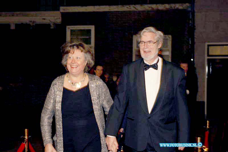 160227069.jpg - DORDRECHT 27-02-2016 Rotaryclub Johan de Witt Ter Merwe voor de derde keer het Cinedordt Oscargala in cinema The Movies. Ook dit jaar is er een spetterend programma samengesteld: gasten worden ontvangen op de rode loper met paparazzi zij kunnen met Oscar op de foto en er draait natuurlijk een genomineerde Oscarfilm. Om 00.00 uur wordt de Oscar-winnaar van de avond bekend gemaakt: and The Oscar goes  het meest glamourous geklede koppel van de avondDeze digitale foto blijft eigendom van FOTOPERSBURO BUSINK. Wij hanteren de voorwaarden van het N.V.F. en N.V.J. Gebruik van deze foto impliceert dat u bekend bent  en akkoord gaat met deze voorwaarden bij publicatie.EB/ETIENNE BUSINK