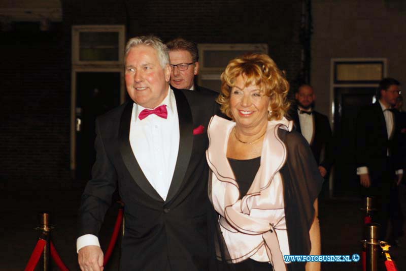 160227146.jpg - DORDRECHT 27-02-2016 Rotaryclub Johan de Witt Ter Merwe voor de derde keer het Cinedordt Oscargala in cinema The Movies. Ook dit jaar is er een spetterend programma samengesteld: gasten worden ontvangen op de rode loper met paparazzi zij kunnen met Oscar op de foto en er draait natuurlijk een genomineerde Oscarfilm. Om 00.00 uur wordt de Oscar-winnaar van de avond bekend gemaakt: and The Oscar goes  het meest glamourous geklede koppel van de avondDeze digitale foto blijft eigendom van FOTOPERSBURO BUSINK. Wij hanteren de voorwaarden van het N.V.F. en N.V.J. Gebruik van deze foto impliceert dat u bekend bent  en akkoord gaat met deze voorwaarden bij publicatie.EB/ETIENNE BUSINK